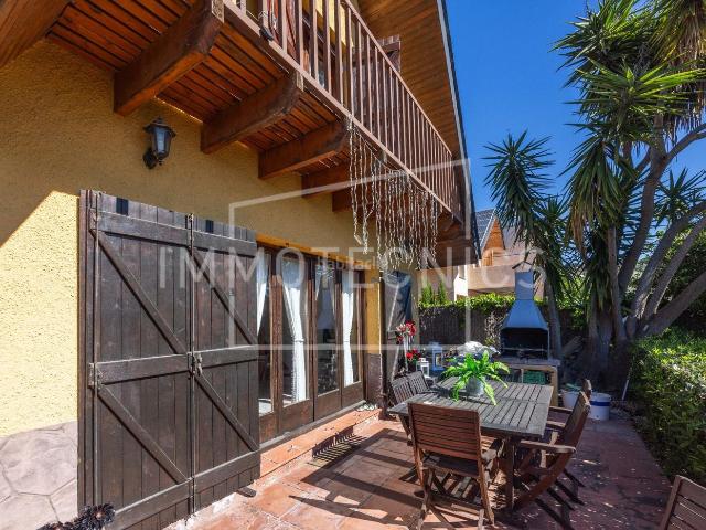 Casa en venta en Sant Cebrià de Vallalta. CASA A CUATRO VIENTOS CON VISTAS MAR. Casas Sant Cebrià de.