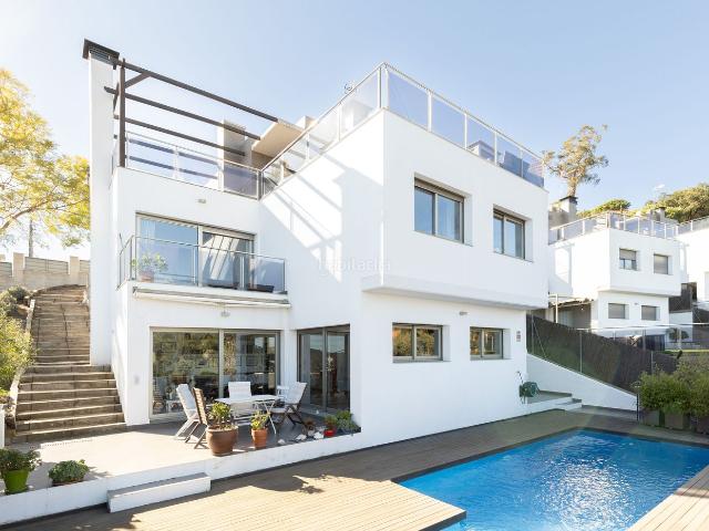 Casa en venta en Sant Cebrià de Vallalta. Casa en Sant Cebrià de Vallalta con piscina y vistas al mar. Casas Sant Cebrià de.