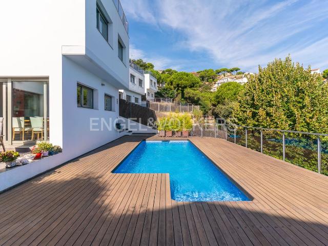 Casa en venta en Sant Cebrià de Vallalta. Unifamiliar en Vistamar con Piscina. Casas Sant Cebrià de.
