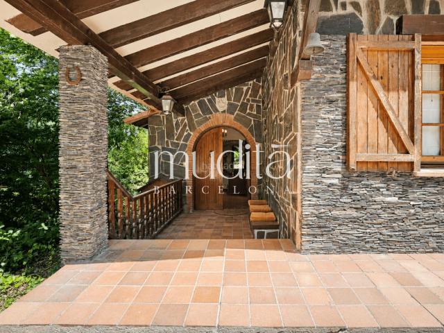 Casa en venta en Sant Celoni. Una finca de montaña donde el bosque entra por las ventanas Boscos del Montnegre, Sant Celoni. Casas Sant.