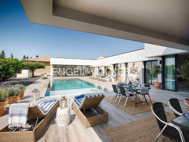 Casa en venta en Sant Climent Sescebes. EXCLUSIVA Casa moderna de lujo con piscina climatizada en Sant Climent Sescebes. Casas Sant Climent.