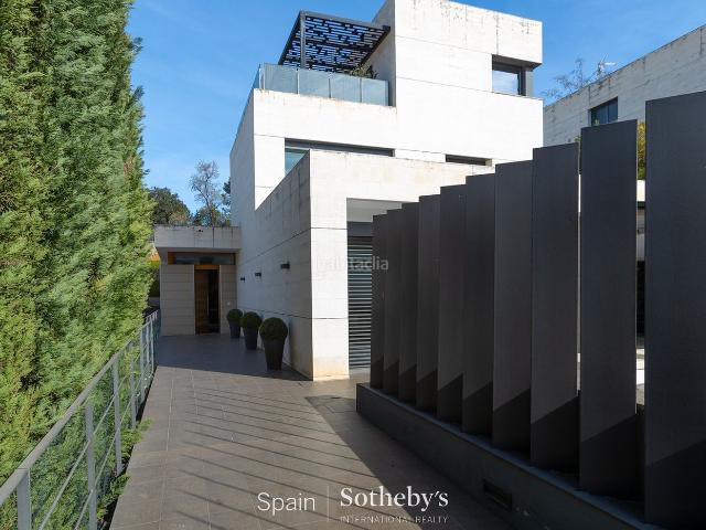 Casa en venta en Sant Cugat del Vallès, Valldoreix. Casa de lujo en Sant Cugat con amplios espacios y máxima privacidad. Casas Sant Cugat del.