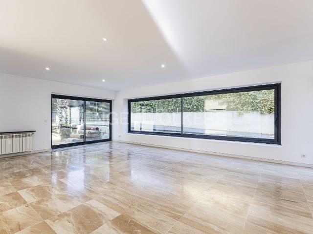 Casa en venta en Sant Cugat del Vallès, Valldoreix. Exclusiva vivienda unifamiliar en ubicación premium en Valldoreix. Casas Sant Cugat del.