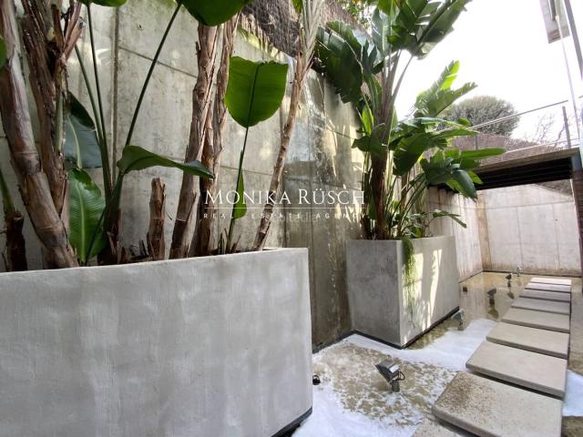 Casa en venta en Sant Cugat del Vallès, Valldoreix. Exclusiva casa unifamiliar con piscina y terrazas en Sant Cugat. Casas Sant Cugat del.
