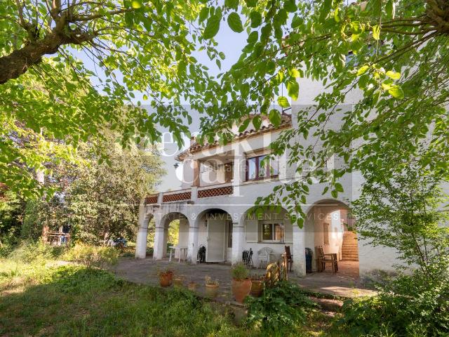 Casa en venta en Sant Cugat del Vallès, Valldoreix. Exclusiva MERAKI CAPITAL Parcel·la única de 1.218 m² amb doble accés i orientació sud. Casas Sant Cugat del.