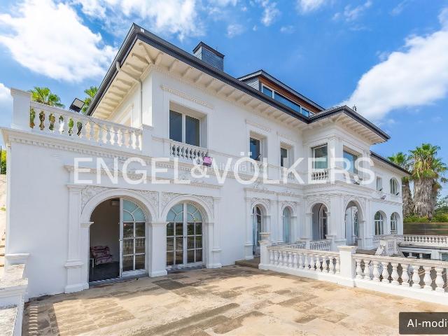Casa en venta en Sant Cugat del Vallès, Valldoreix. Encanto neoclasico en el corazón de Valldoreix. Casas Sant Cugat del.