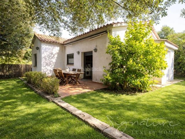 Casa en venta en Sant Cugat del Vallès, Valldoreix. Encantadora casa a cuatro vientos con jardín llano en Valldoreix Sant Cugat. Casas Sant Cugat del.