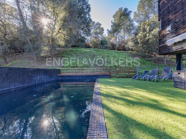 Casa en venta en Sant Cugat del Vallès, Valldoreix. Espectacular casa en Valldoreix con amplia parcela y Licencia Turística. Casas Sant Cugat del.