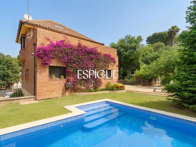 Casa en venta en Sant Cugat del Vallès, Valldoreix. Imponente casa con piscina privada en Valldoreix. Casas Sant Cugat del.