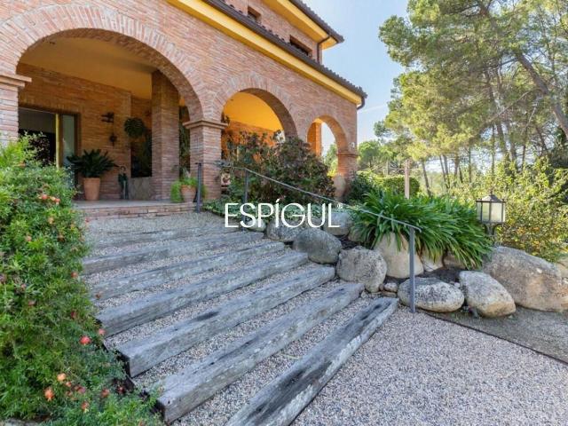 Casa en venta en Sant Cugat del Vallès, Valldoreix. Imponente casa con piscina privada en Valldoreix. Casas Sant Cugat del.