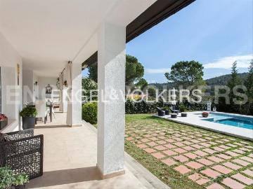 Casa en venta en Sant Cugat del Vallès, Valldoreix. Preciosa casa con privacidad y tranquilidad. Casas Sant Cugat del.