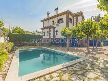 Casa en venta en Sant Cugat del Vallès, Valldoreix. Preciosa casa única en Valldoreix. Casas Sant Cugat del.