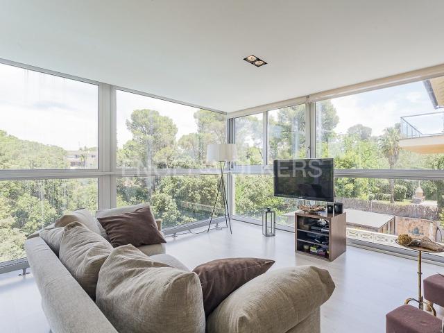 Casa en venta en Sant Cugat del Vallès, Valldoreix. Residencia con Piscina y Vistas a la Montaña en Sant Cugat. Casas Sant Cugat del.
