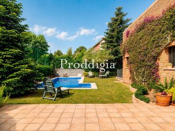 Casa en venta en Sant Cugat del Vallès, Valldoreix. Villa exclusiva con piscina y gran parcela en Valldoreix. Casas Sant Cugat del.