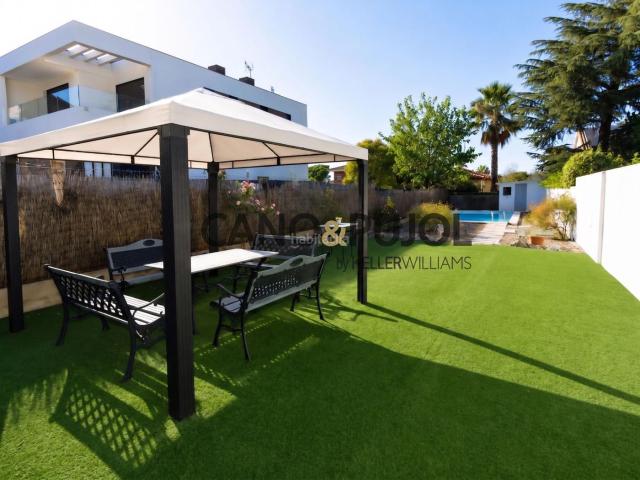 Casa en venta en Sant Cugat del Vallès, Arxiu. Vivienda con jardín y piscina privada en zona arxiu. Casas Sant Cugat del.