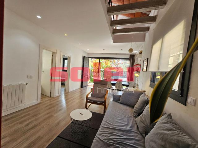 Casa en venta en Sant Cugat del Vallès, Colomer. Encantadora casa reformada junto al Parc Central de Sant Cugat con jardín, porche y terrazas. Casas Sant Cugat del.