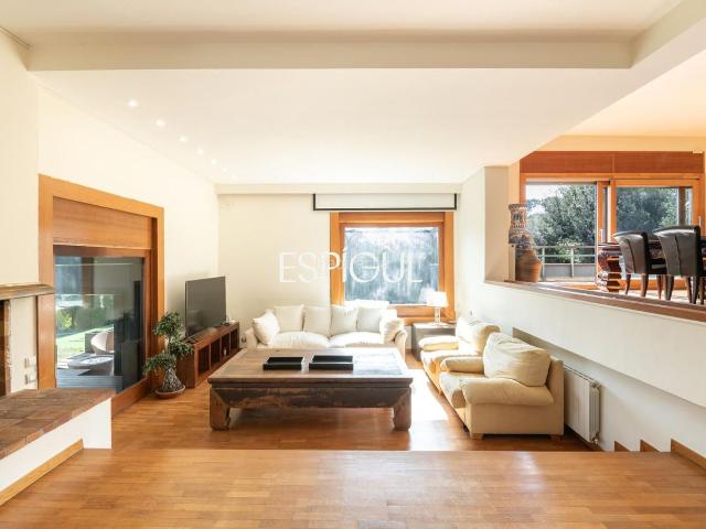 Casa en venta en Sant Cugat del Vallès, Golf Can Trabal. Gran casa unifamiliar junto al campo de Golf de Sant Cugat. Casas Sant Cugat del.