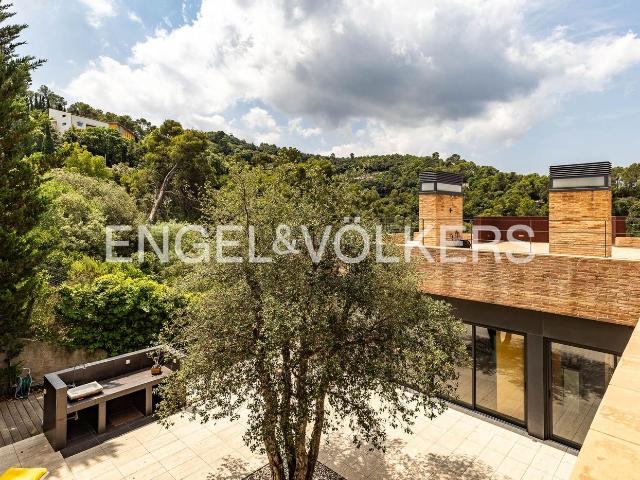 Casa adosada en venta en Sant Cugat del Vallès, La Floresta. La intimidad elevada a su máxima expresión en una residencia de arquitectura contemporánea. Casas adosadas Sant Cugat del.