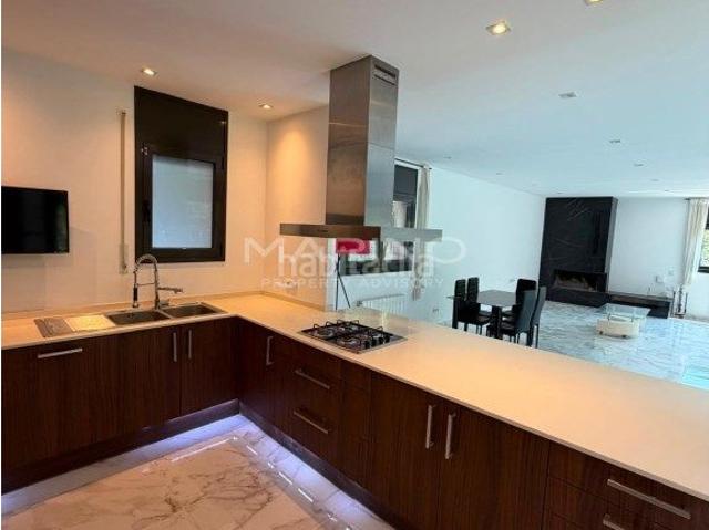 Casa en venta en Sant Cugat del Vallès, Les Planes. Villa independiente con piscina en Les Planes. Casas Sant Cugat del.