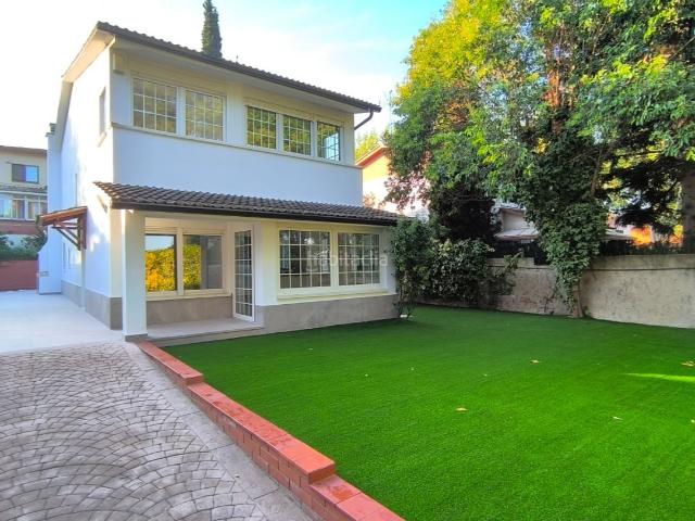 Casa en venta en Sant Cugat del Vallès, Mira sol. Casa independiente para entrar a vivi. Casas Sant Cugat del.