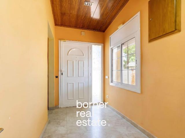 Casa en venta en Sant Cugat del Vallès, Mira sol. Casa unifamiliar con encanto y jardín privado en entorno privilegiado. Casas Sant Cugat del.