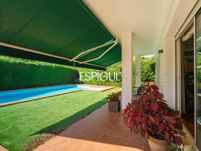 Casa en venta en Sant Cugat del Vallès, Mira sol. Casa unifamiliar en venta con piscina en Mirasol, Sant Cugat del Vallès. Casas Sant Cugat del.