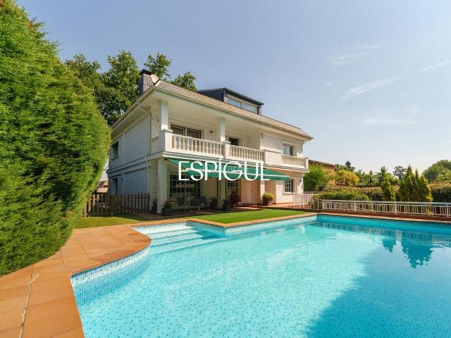 Casa en venta en Sant Cugat del Vallès, Mira sol. Casa unifamiliar en venta con piscina en Mirasol, Sant Cugat del Vallès. Casas Sant Cugat del.