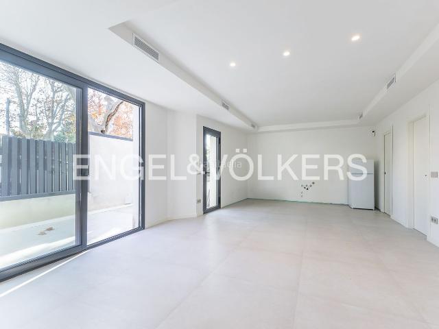 Casa en venta en Sant Cugat del Vallès, Mira sol. Excepcional propiedad de obra nueva junto a la estación de Mirasol. Casas Sant Cugat del.