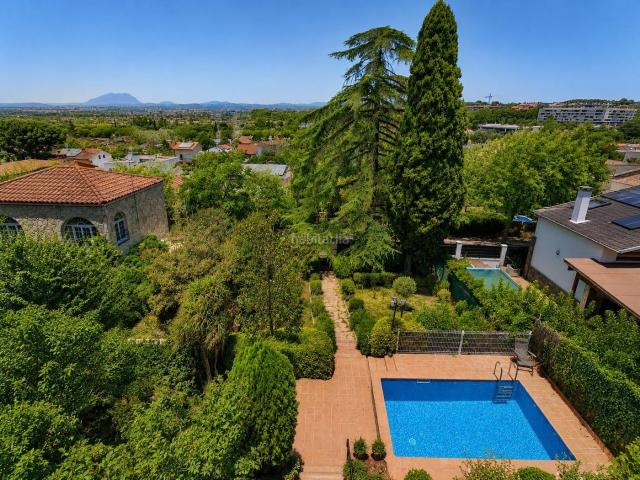Casa en venta en Sant Cugat del Vallès, Mira sol. Exclusiva casa a 4 vientos con piscina privada y jardín en Mirasol, Sant Cugat. Casas Sant Cugat del.