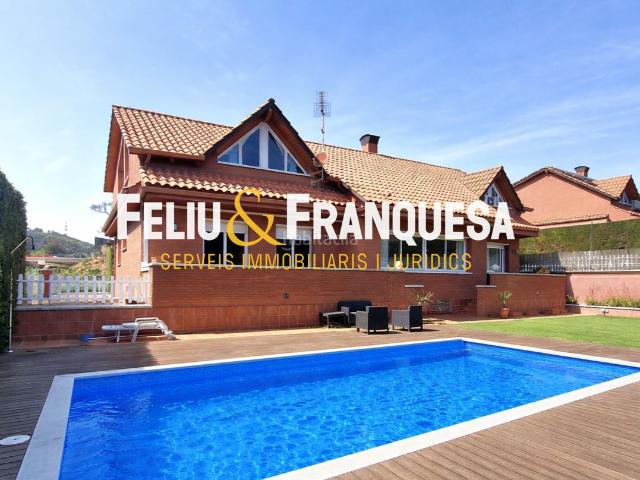 Casa en venta en Sant Cugat del Vallès, Mira sol. Exclusiva vivienda unifamiliar con jardín y piscina privada amplitud, luz y privacidad. Casas Sant Cugat del.