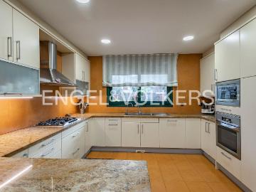 Casa en venta en Sant Cugat del Vallès, Mira sol. Preciosa casa en Sant Cugat zona residencial y tranquila. Casas Sant Cugat del.