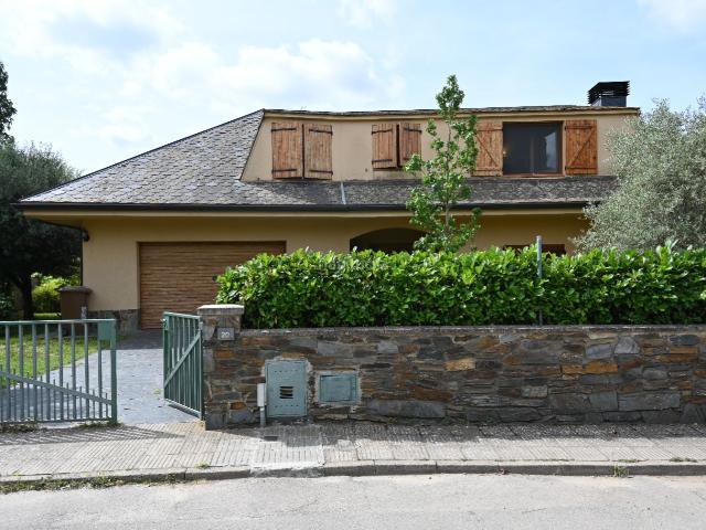 Casa en venta en Sant Antoni de Vilamajor. Un gaudi viure hi, a tocar de Cardedeu, zona molt tranquil.la. Casas Sant Antoni de.