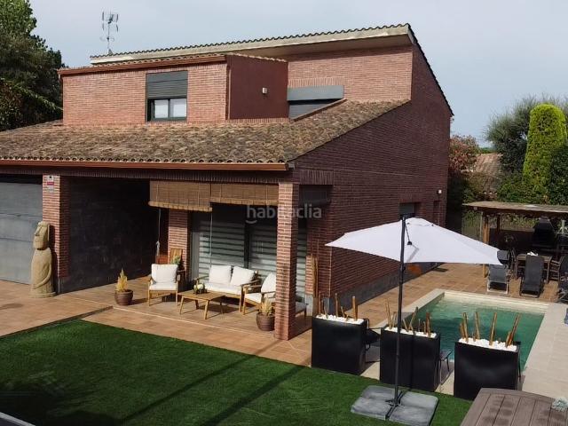 Chalet en venta en Sant Antoni de Vilamajor. Espectacular casa ia 4 vientos reformada con piscina, jardín y suite en planta. Chalets Sant Antoni de.
