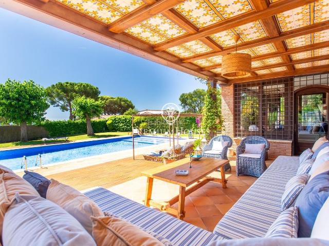 Casa en venta en Sant Andreu de Llavaneres, Canafort El Puntó. Preciosa casa independiente en un oasis de paz en el Puntó. Casas Sant Andreu de.