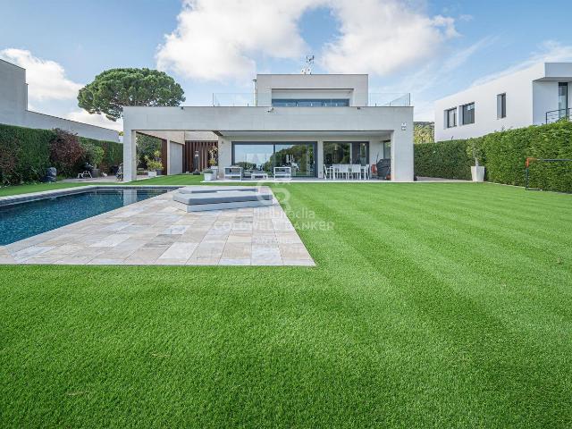 Casa en venta en Sant Andreu de Llavaneres, El Mirador La Cornisa. Exclusiva casa de lujo con piscina y vistas panorámicas. Casas Sant Andreu de.