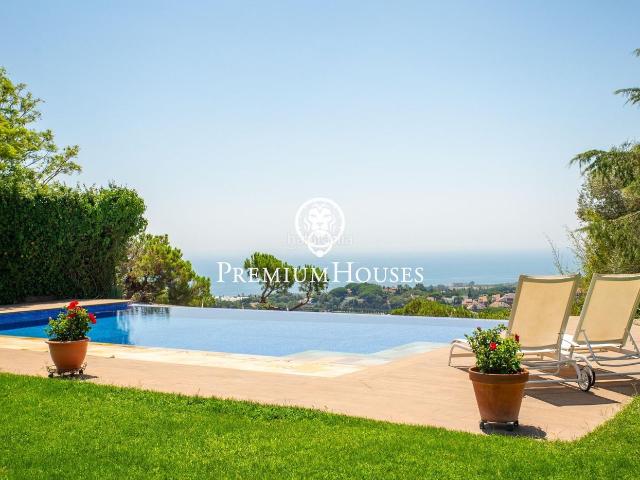 Casa en venta en Sant Andreu de Llavaneres, Rocaferrera. Exclusiva casa con jardín, piscina y espectaculares vistas al mar en Sant Andreu de Llavaneres. Casas Sant Andreu de.
