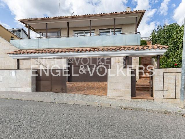 Casa en venta en Sant Boi de Llobregat, Centre. Lujo, Luz y Vistas El Hogar que Siempre Soñaste. Casas Sant Boi de.