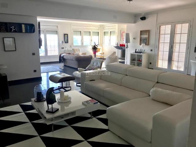 Casa en venta en Sant Boi de Llobregat, Marianao. Casa en venta en Parque Marianao, 5 dormitorios. Casas Sant Boi de.
