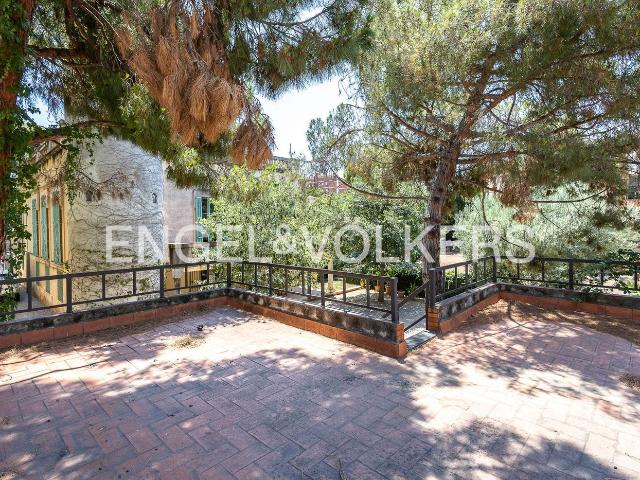 Casa en venta en Sant Boi de Llobregat, Marianao. Joya Modernista Única en Sant Boi Historia, Elegancia y un Potencial Urbanístico Excepcional. Casas Sant Boi de.