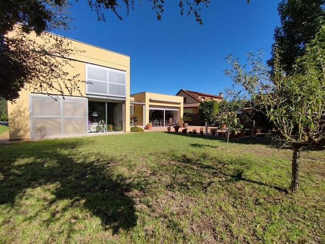 Casa en venta en Sant Esteve de Palautordera. PRECIOSO CHALET con toda la vivienda en planta ubicado en la encantadora zona de Can Cruixent. Casas Sant Esteve de.