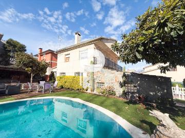 Casa en venta en Sant Esteve Sesrovires. Espectacular casa con piscina en Can Amat amplitud, luz y versatilidad. Casas Sant Esteve.