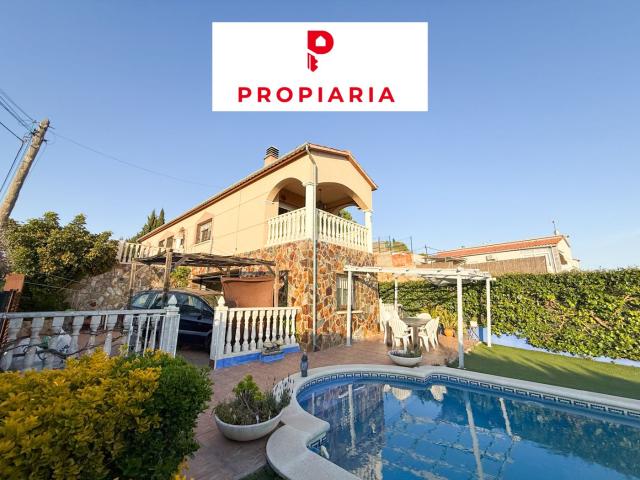 Casa en venta en Sant Esteve Sesrovires. Exclusiva vivienda con piscina en Sant Esteve Sesrovires. Casas Sant Esteve.