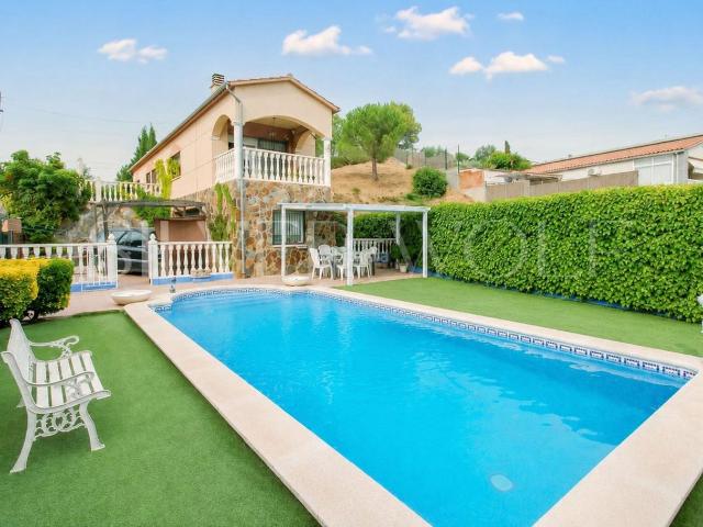 Casa en venta en Sant Esteve Sesrovires. LA PERLA. Casas Sant Esteve.