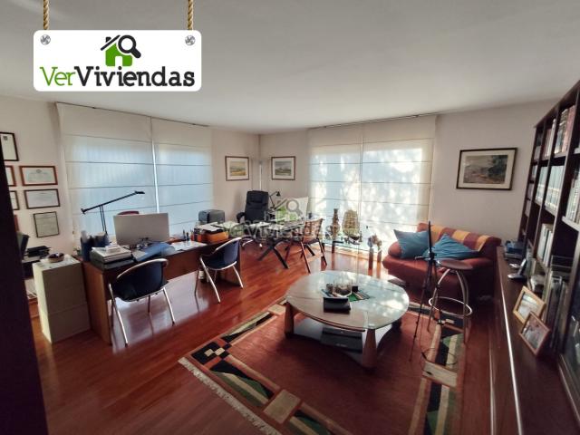 Casa en venta en Sant Esteve Sesrovires. Preciosa casa con jardín. Casas Sant Esteve.