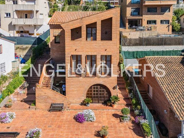 Casa en venta en Sant Fost de Campsentelles. Bonita casa de obra vista en el residencial de Sant Fost. Casas Sant Fost de.