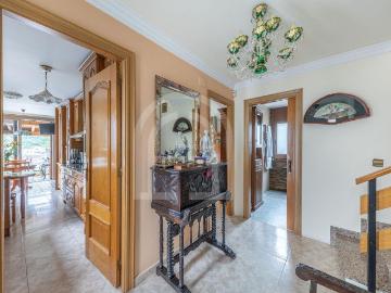 Casa en venta en Sant Fost de Campsentelles. Casa independiente con piscina y vistas en Sant Fost Lista para entrar a vivir. Casas Sant Fost de.