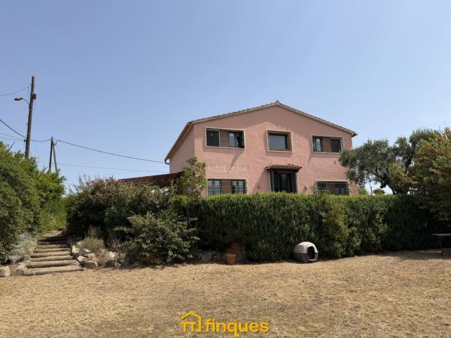 Casa en venta en Sant Fost de Campsentelles. Exclusiva casa señorial con historia, jardín y posibilidad de una segunda vivienda. Casas Sant Fost de.