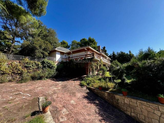 Casa en venta en Sant Feliu de Codines. Casa señorial con jardín y bosque privado en el corazón de Sant Feliu de Codines. Casas Sant Feliu de.