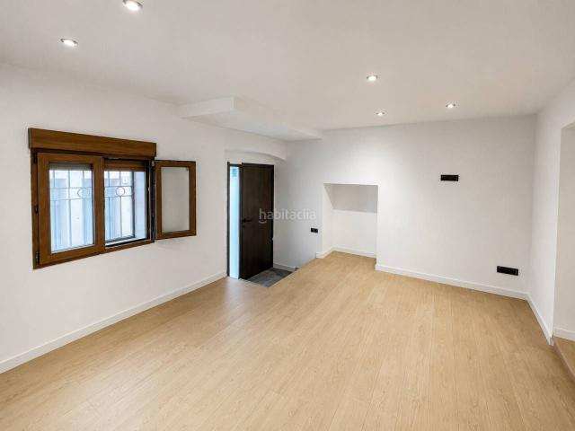 Casa en venta en Sant Feliu de Codines. FABTER REALTY presenta esta casa totalmente reformada en el centro del pueblo!. Casas Sant Feliu de.
