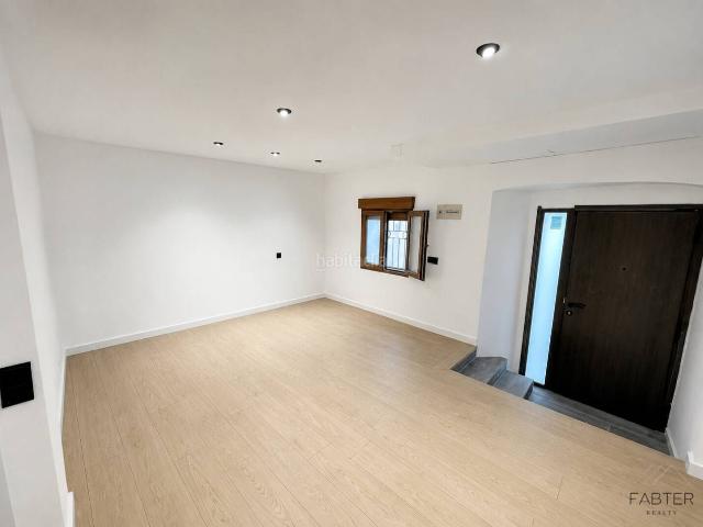 Casa en venta en Sant Feliu de Codines. FABTER REALTY presenta esta casa totalmente reformada en el centro del pueblo!. Casas Sant Feliu de.